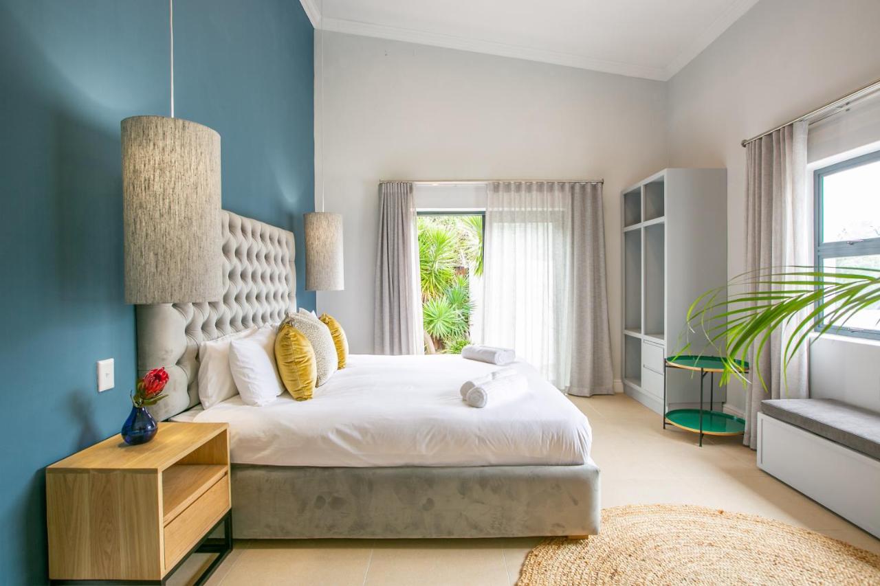 Hout & About Guest House Хаут Бей Екстериор снимка