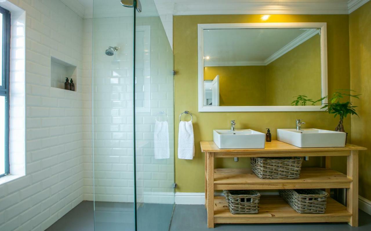Hout & About Guest House Хаут Бей Екстериор снимка