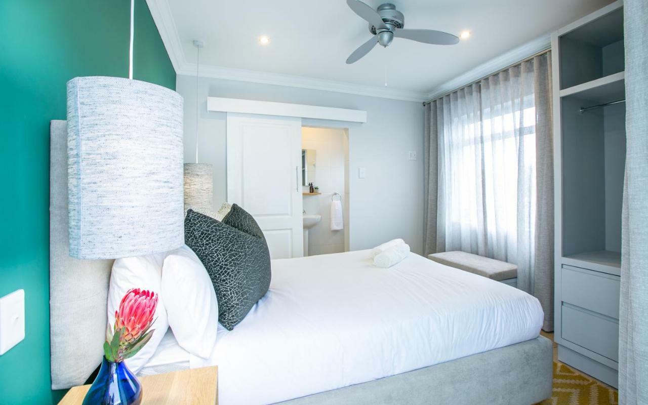 Hout & About Guest House Хаут Бей Екстериор снимка