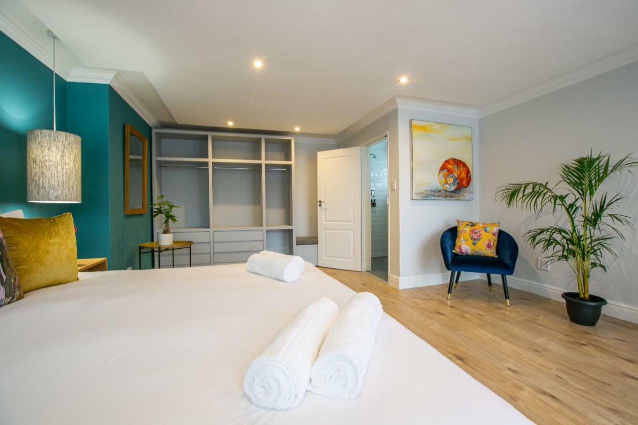 Hout & About Guest House Хаут Бей Екстериор снимка