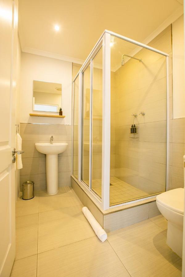 Hout & About Guest House Хаут Бей Екстериор снимка